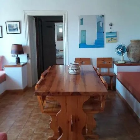 The Large Bougainvillea House * Kýthira